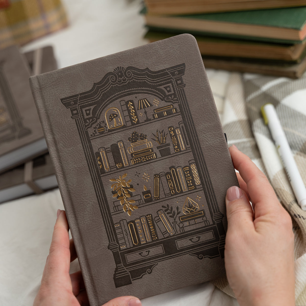 Bookshelf Reading Journal - Archer and Olive